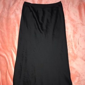 Black satin midi skirt 🖤⭐️